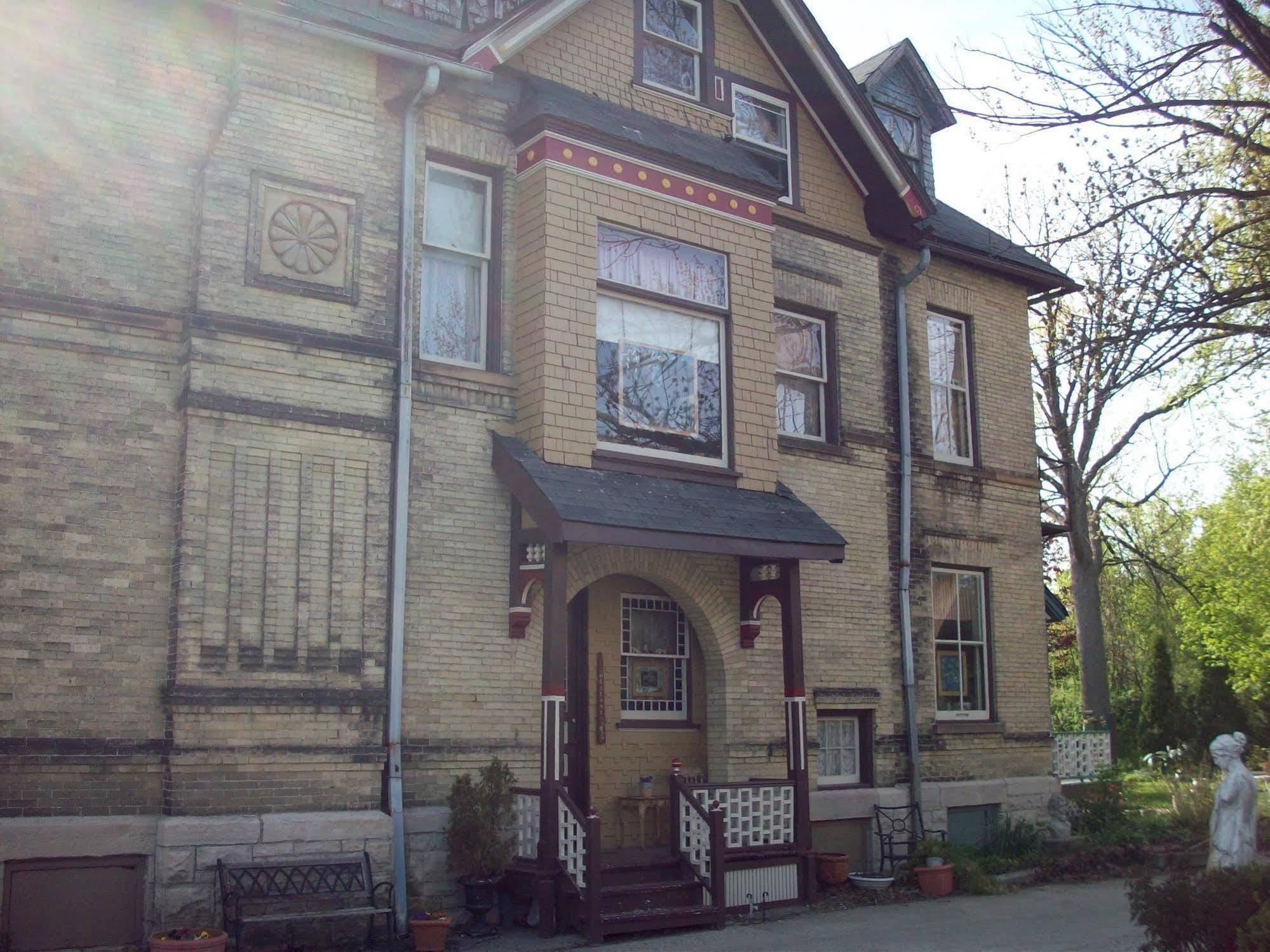 Manderley Bed & Breakfast Inn Milwaukee Exterior photo